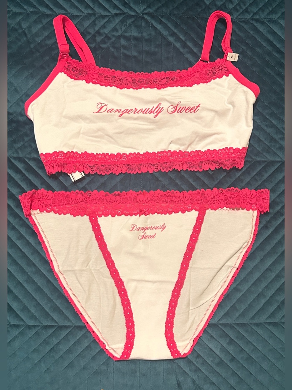 PINK Victoria’s SecretDangerously Sweet Lace-Trim Bralette & Panty Set💗